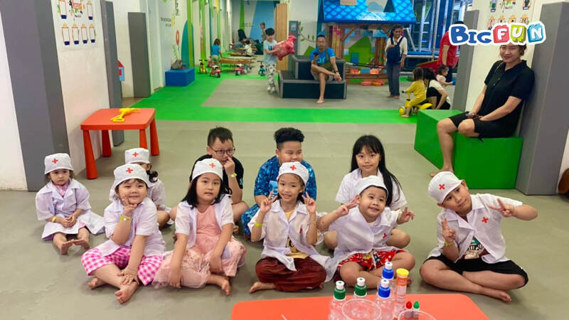 Các bé tham gia buổi workshop khoa học nhí tại BigFun Nha Trang
